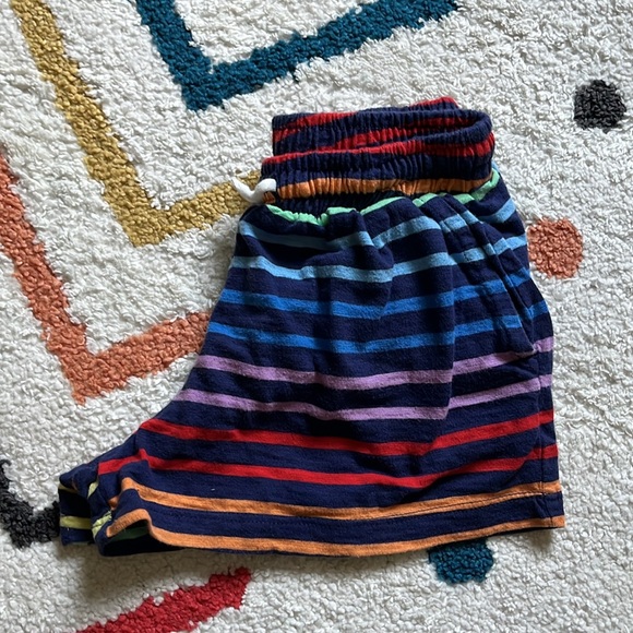 Primary rainbow stripe shorts size 5 - Picture 4 of 4